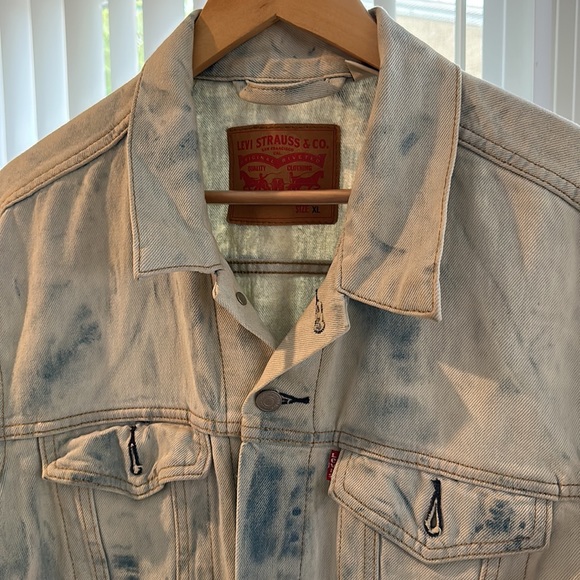 Denim Levi’s jacket - Picture 5 of 5